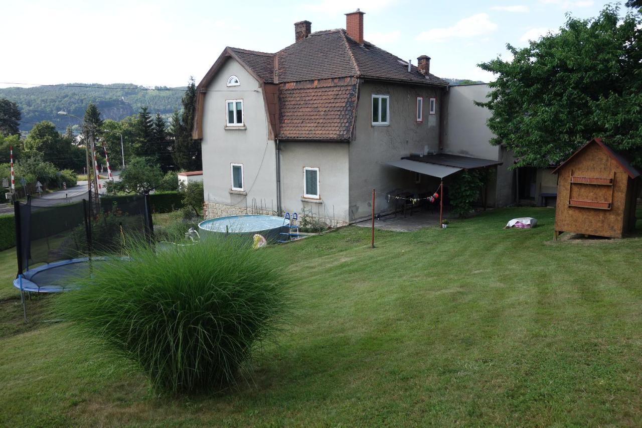 Pod Chlumem - útulný byt v blízkosti centra s terasou a grilem Decin Exteriér fotografie