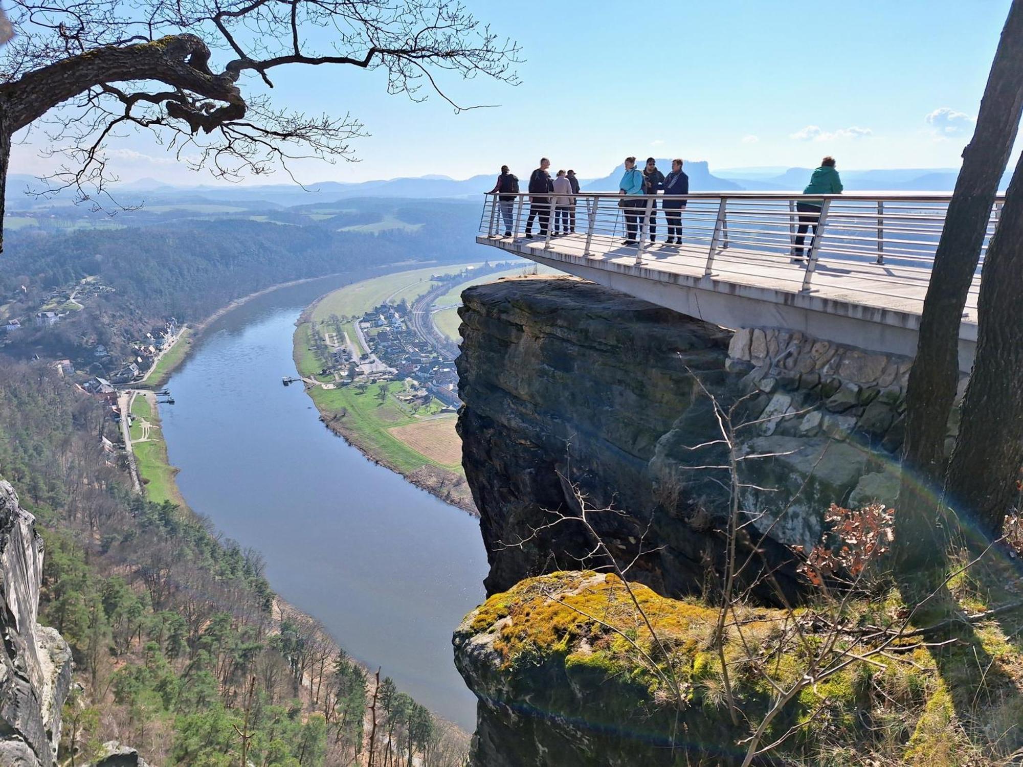 Pod Chlumem - útulný byt v blízkosti centra s terasou a grilem Decin Exteriér fotografie