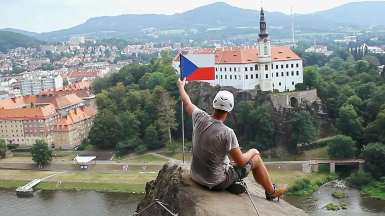 Pod Chlumem - útulný byt v blízkosti centra s terasou a grilem Decin Exteriér fotografie