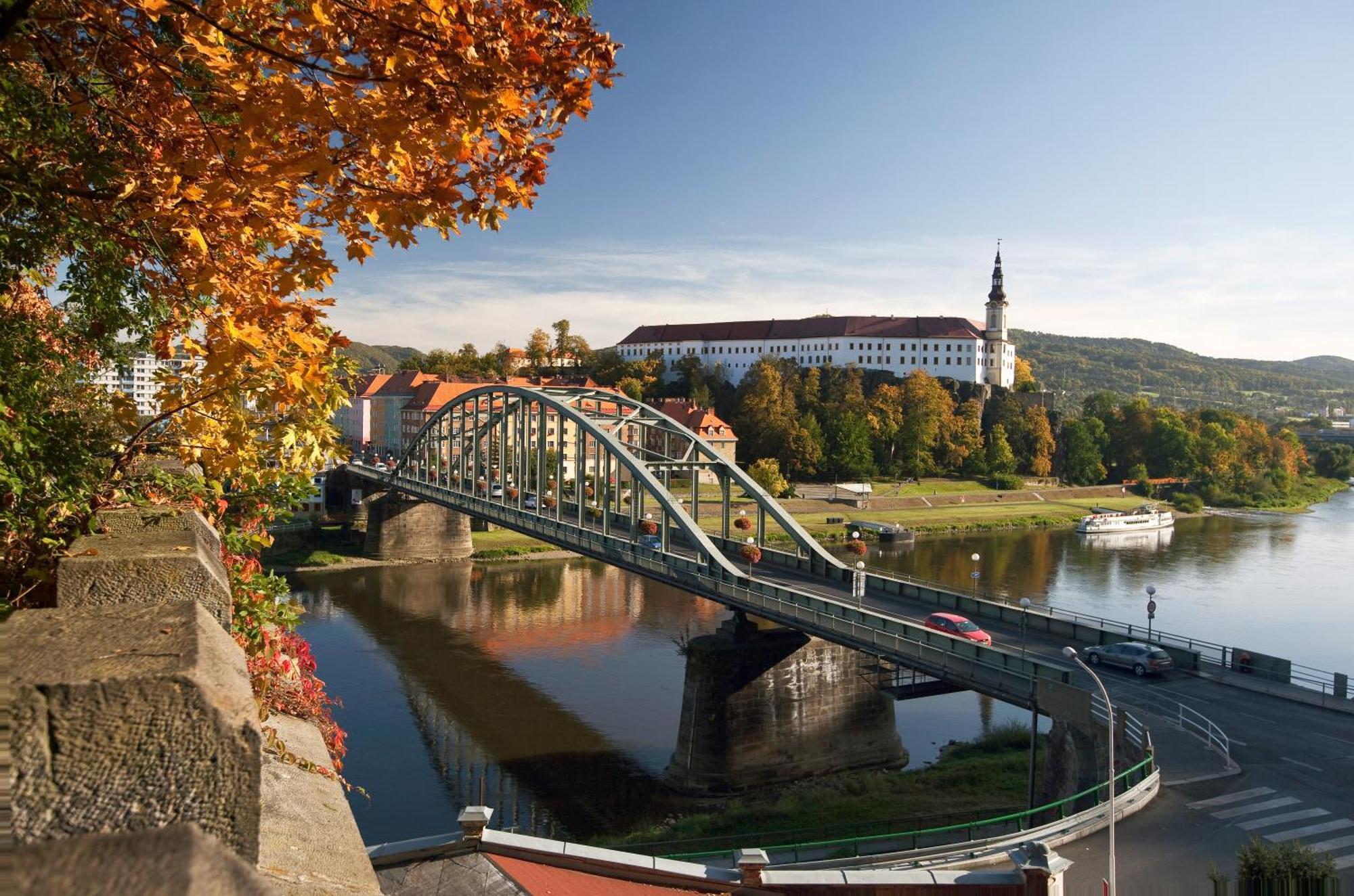 Pod Chlumem - útulný byt v blízkosti centra s terasou a grilem Decin Exteriér fotografie